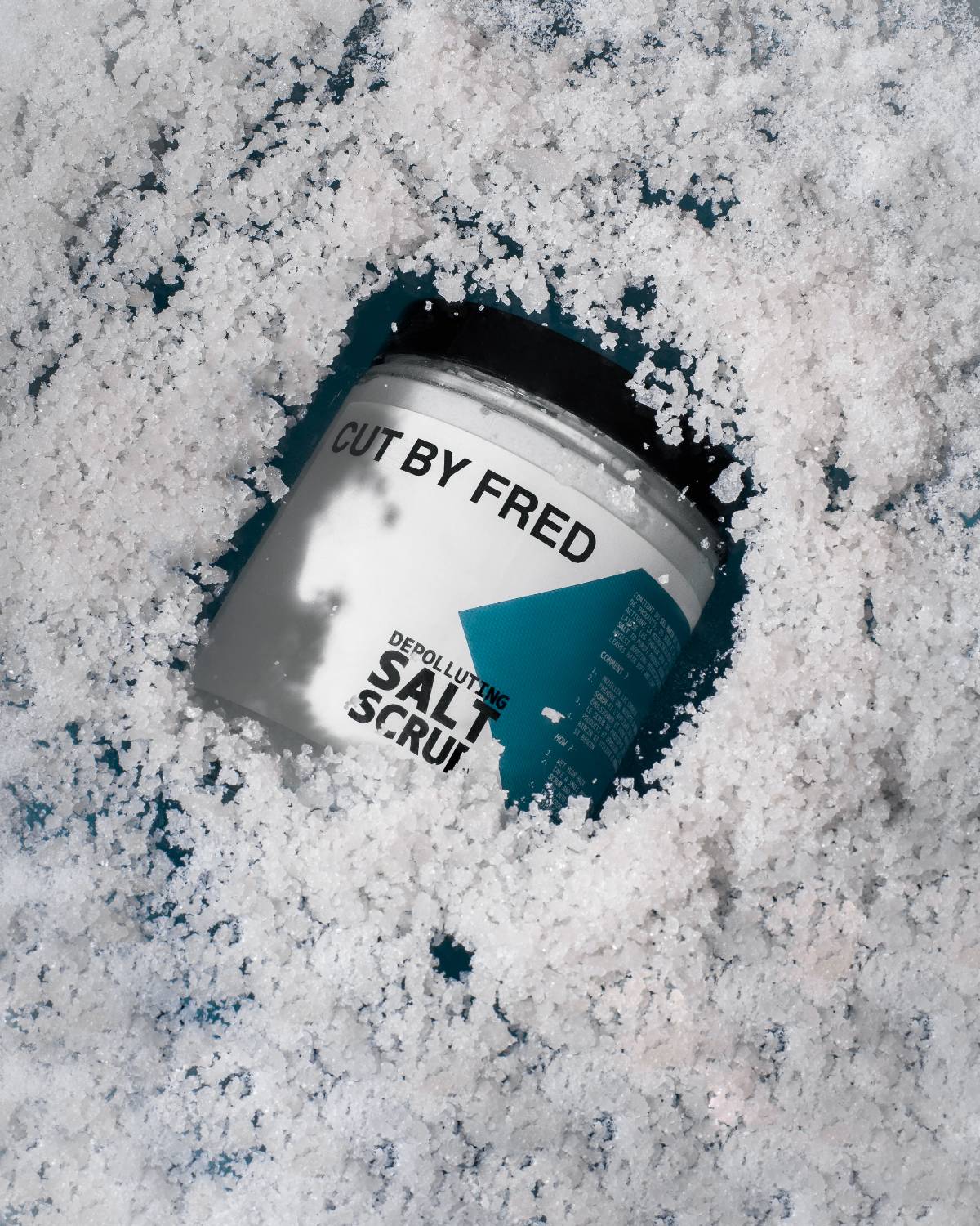 Depolluting salt scrub